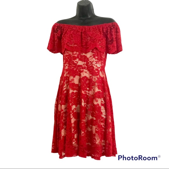 cesem Dresses & Skirts - Red Lace Small Off Shoulders Dress